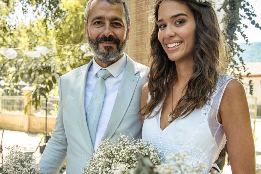 José Inocêncio (Marcos Palmeira) and Mariana (Theresa Fonseca) getting married in Renascer
