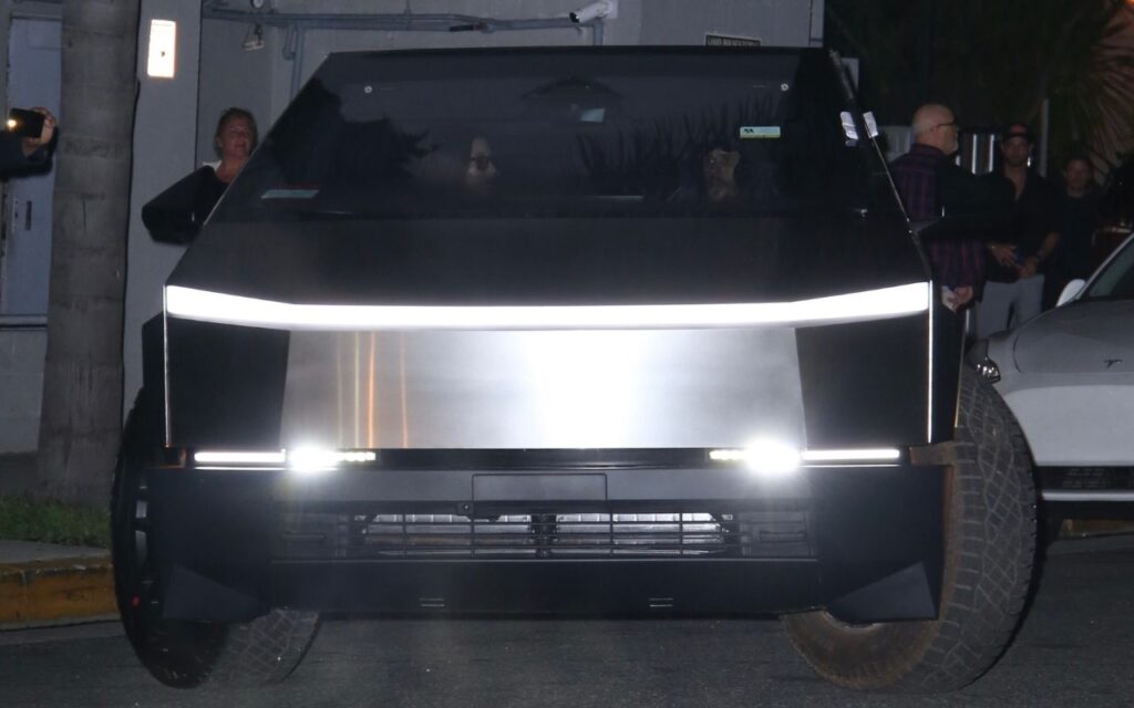 Justin Bieber and Hailey go to Church driving a Tesla Cybertruck – Photo: Grosby Group