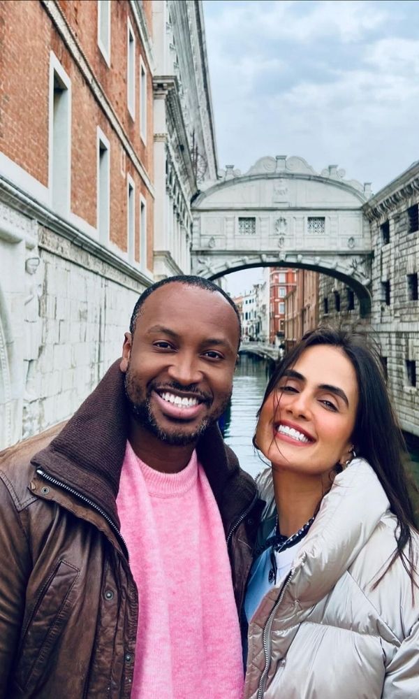 Thiaguinho e Carol Peixinhoda Ponte di Rialto, um dos marcos mais emblemáticos e fotografados de Veneza  – Foto: Reprodução Instagram