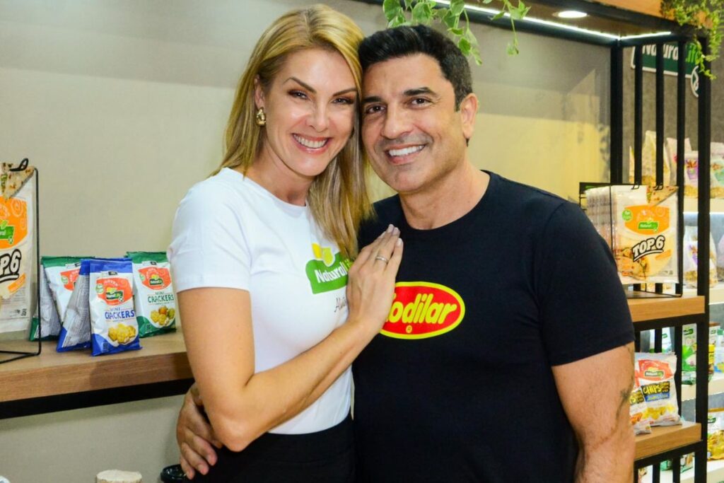 Ana Hickmann and Edu Guedes at an event