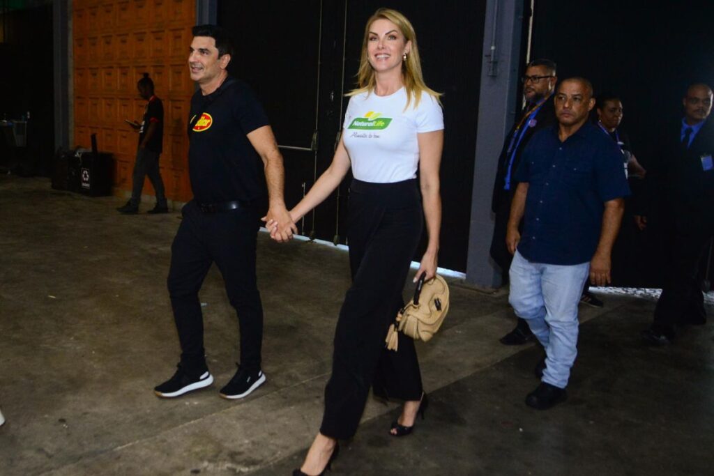 Ana Hickmann and Edu Guedes at an event