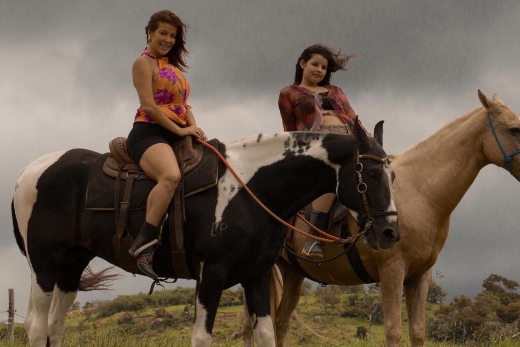 Jaquelline riding the Colorado horse with her daughter Bella